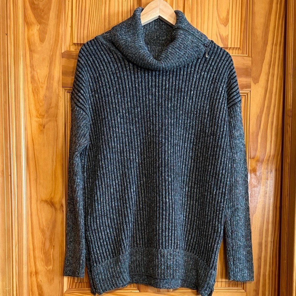 Leo & Nicole Green Multicolor Turtleneck Sweater